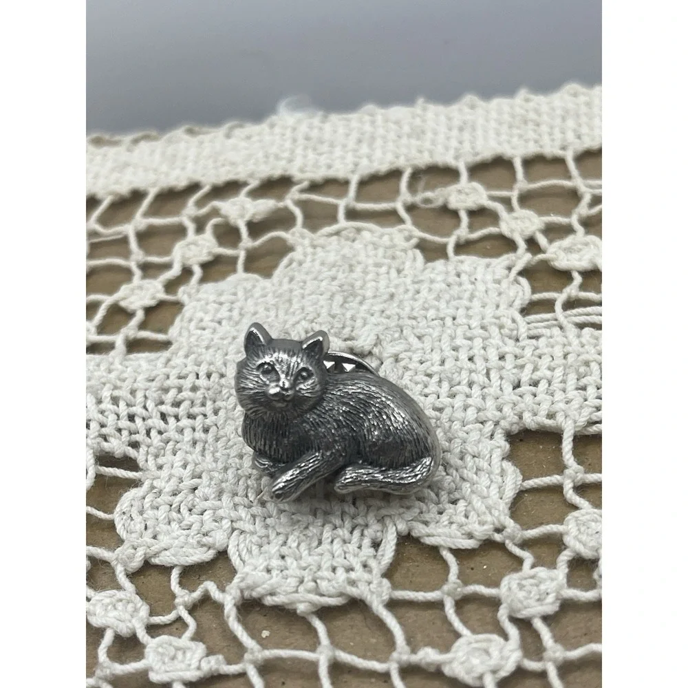 Vintage RARE silver tone Cat pin Collectible Silver Metal HTF Kitten Beautiful
